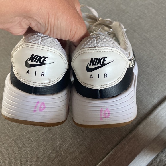 Nike shoes. We’re on display and have 10 written on back - Picture 3 of 5